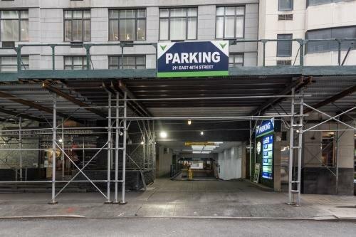 Centerpark East 46th Street Parking Garage