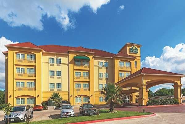 La Quinta Inn & Suites By Wyndham Columbus TX