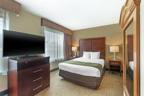 Comfort Suites Wilmington Near Downtown