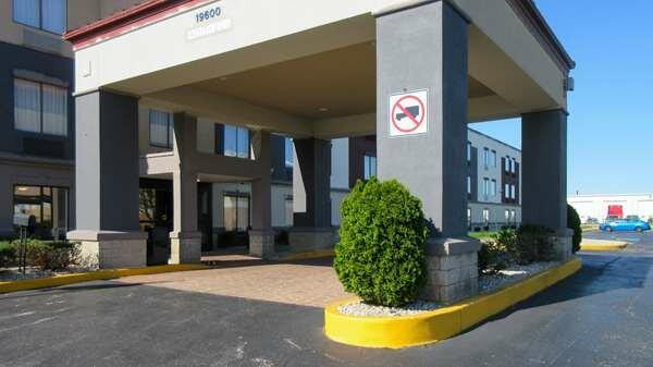 Clarion Pointe Evansville North