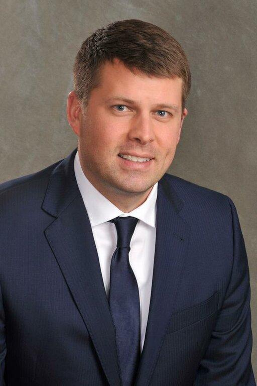 Edward Jones - Financial Advisor: Quinton Hanson