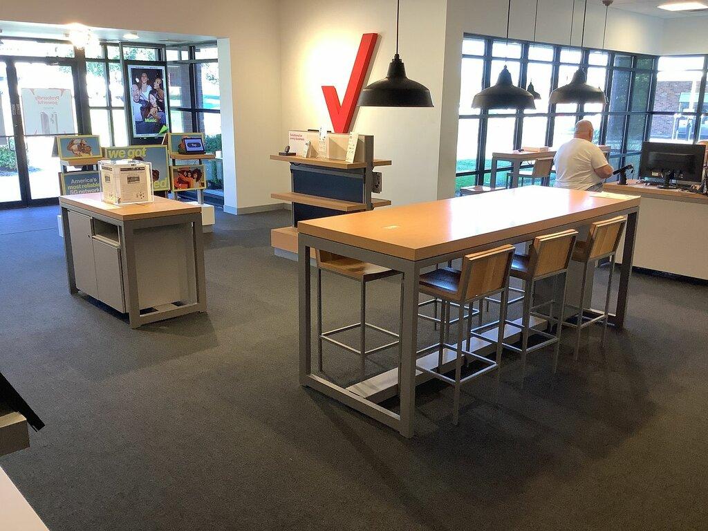 Russell Cellular-Verizon Authorized Retailer