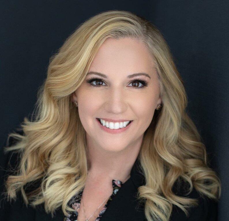 Vanessa Pierce, Realtor Coldwell Banker Realty Winter Springs