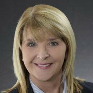 Lynn Fairfield RE/MAX Suburban