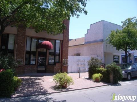 California Magic Dinner Theatre