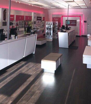 T-Mobile Authorized Retailer