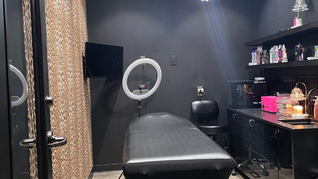 Frisky Kitty Wax Studio