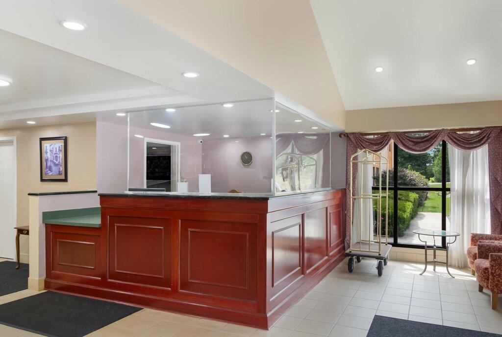 All Seasons Inn & Suites