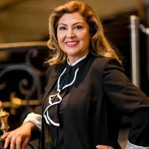Gloria Ulloa RE/MAX 1st Service