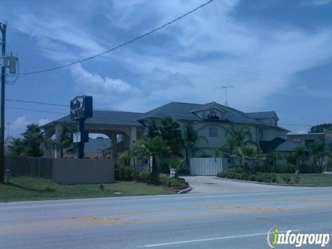 Camelot Inn & Suites