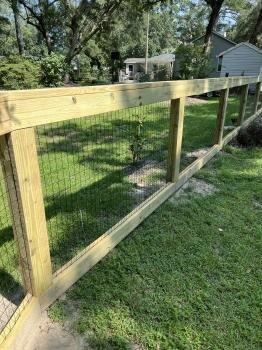 Laps Custom Fence & Backyards