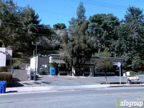 Cloverleaf Market Gasoline Liquor, Beer & Wine