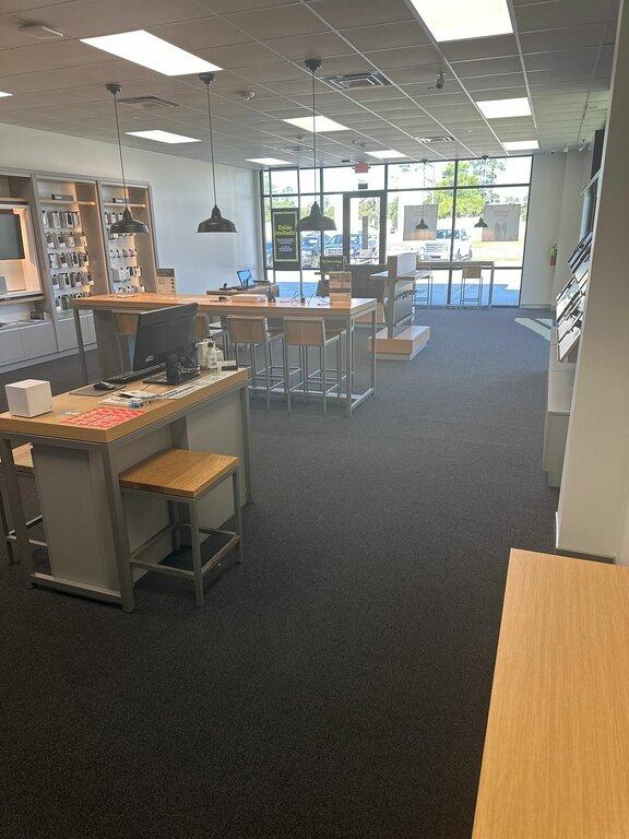 Russell Cellular-Verizon Authorized Retailer