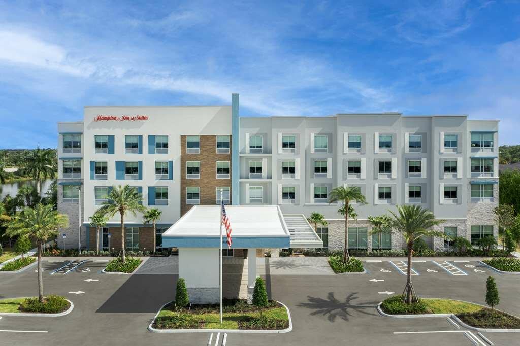 Hampton Inn & Suites Naples South