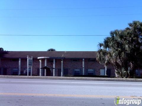 Lake Park Colonial Apartments