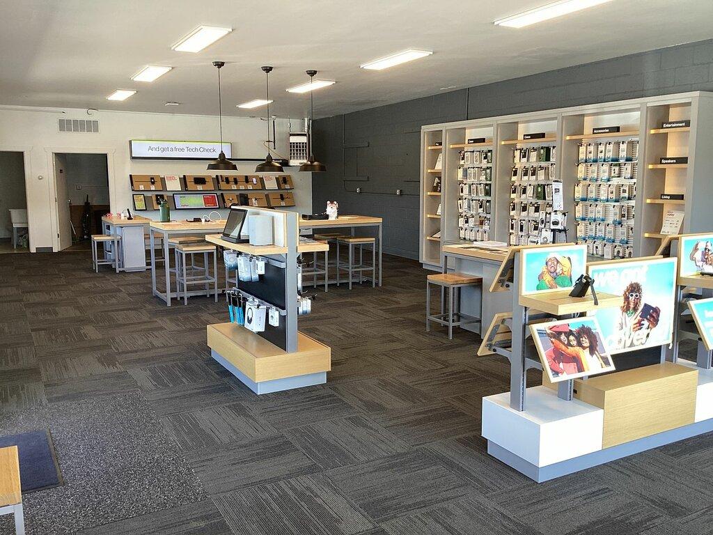 Russell Cellular-Verizon Authorized Retailer