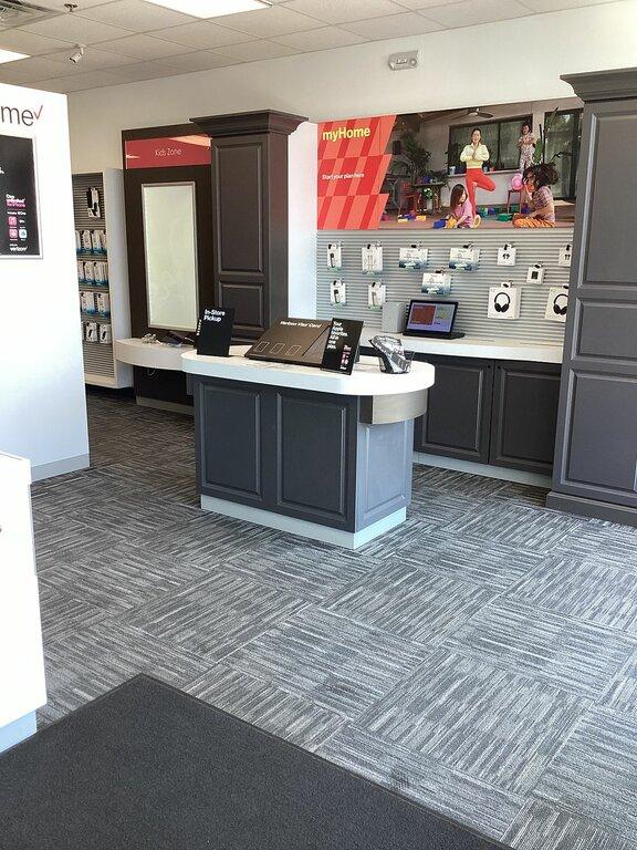 Russell Cellular-Verizon Authorized Retailer