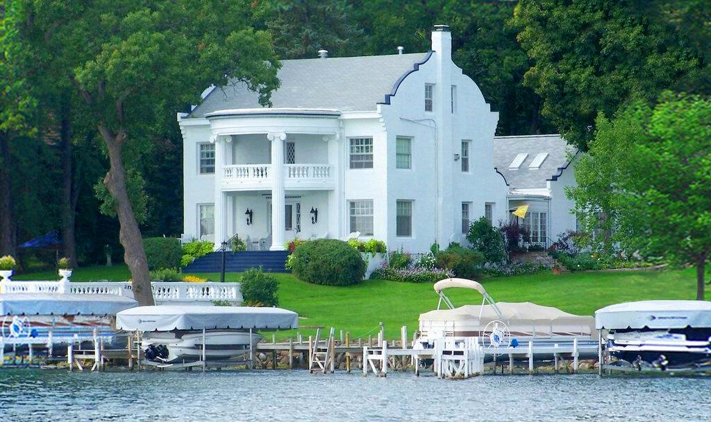 The Manor on Green Lake