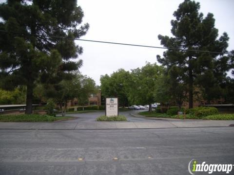 707 Old County Road Apartments