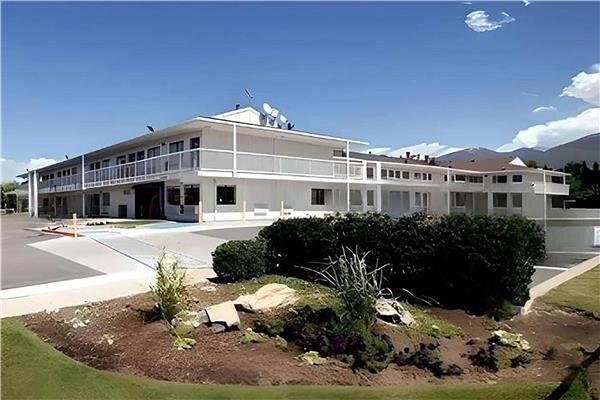 Super 8 by Wyndham Woods Cross/Salt Lake City North