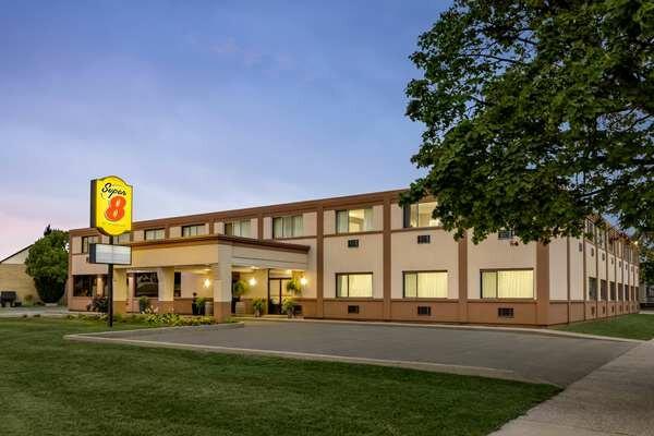 Super 8 by Wyndham Sarnia on