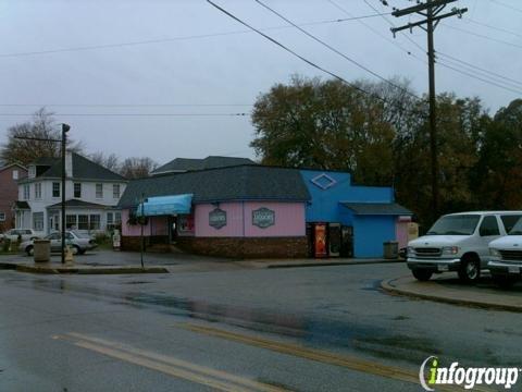 Pinky's West Street Liquors