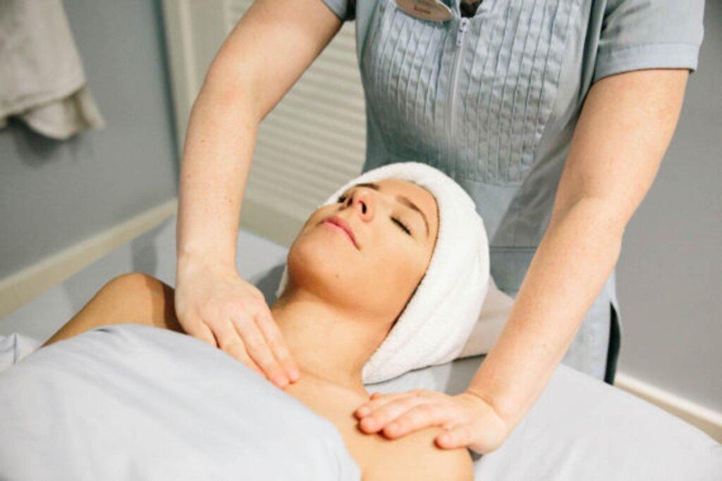 Opal Sol-Current Poolside Bar & Lounge