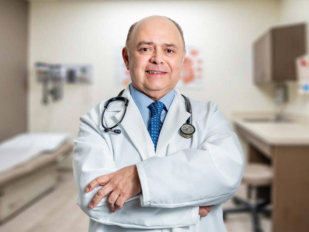 Roland Saavedra, MD - Oak Street Health-North Charleston