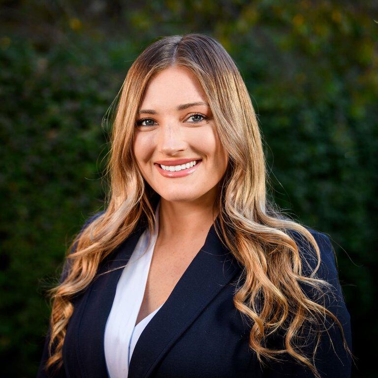 Merrill Lynch Financial Advisor Anjelica Brinkofski