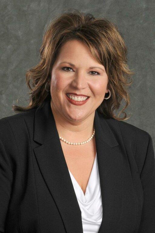 Edward Jones-Financial Advisor: Laura L Taylor, Aamscrpc