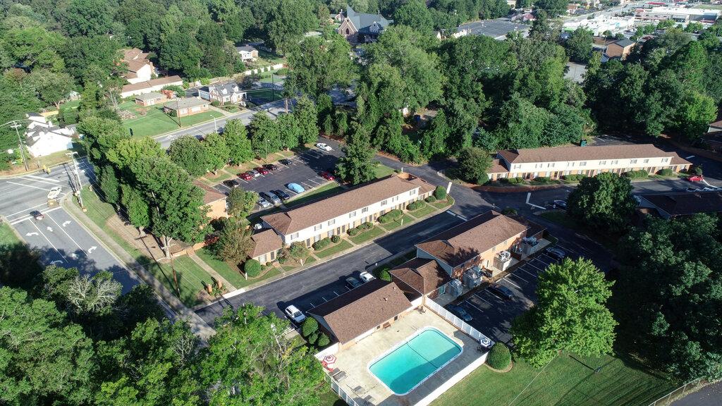 Colonial House Apartments
