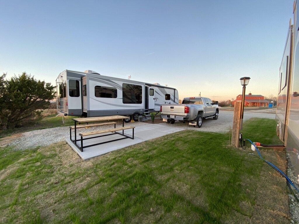 Hooves N Wheels RV Park & Horse Motel