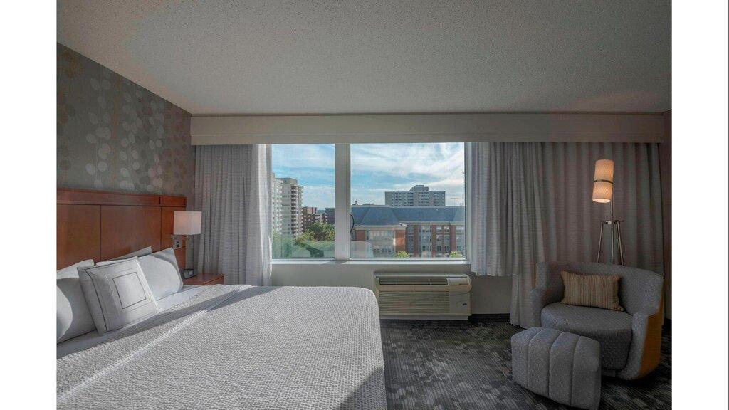 Courtyard by Marriott Bethesda Chevy Chase