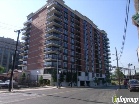 700 Grove Condominium Association LLC