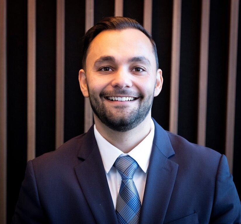 Merrill Lynch Financial Advisor Alejandro Ursua