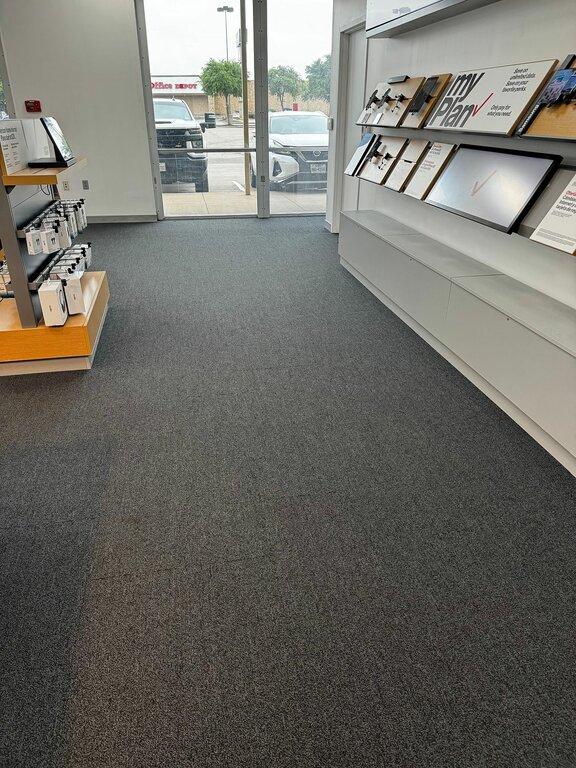 Russell Cellular-Verizon Authorized Retailer