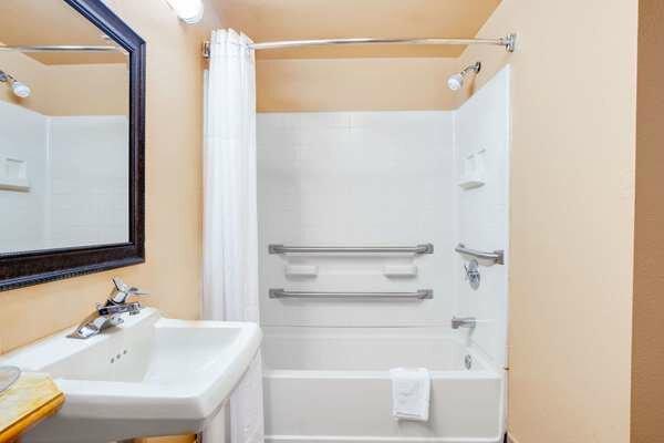 Columbus Inn & Suites