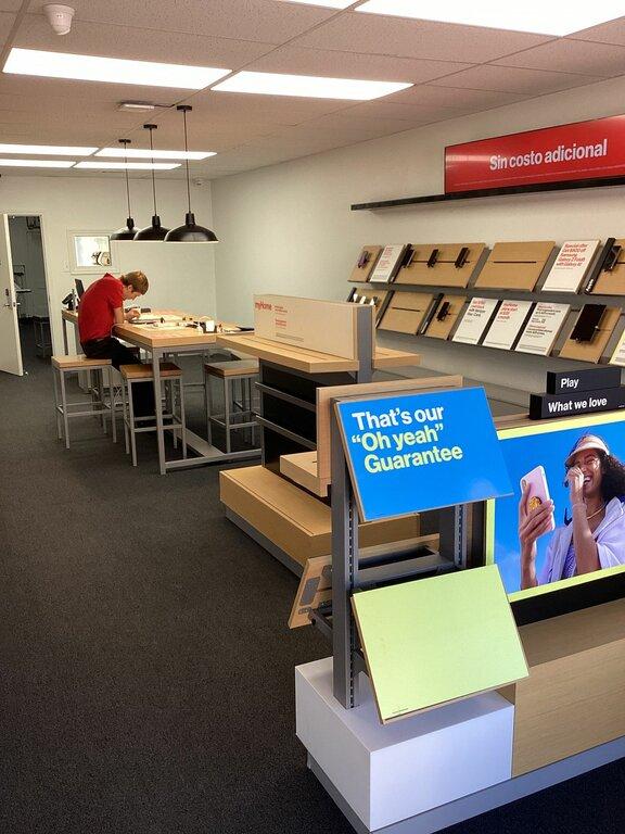 Russell Cellular-Verizon Authorized Retailer