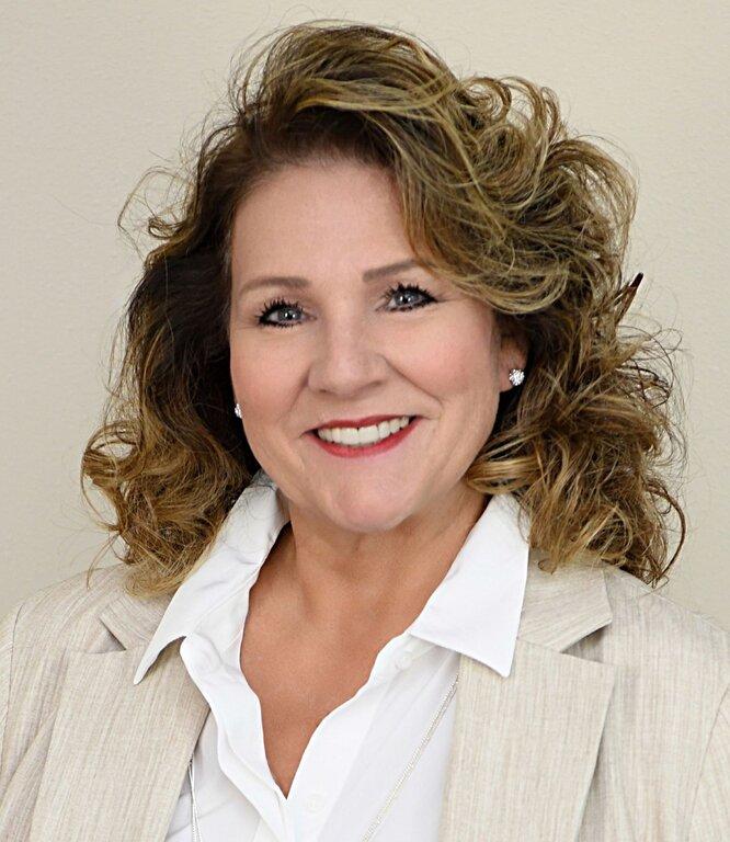 Johnna Brizendine, Realtor-Coldwell Banker