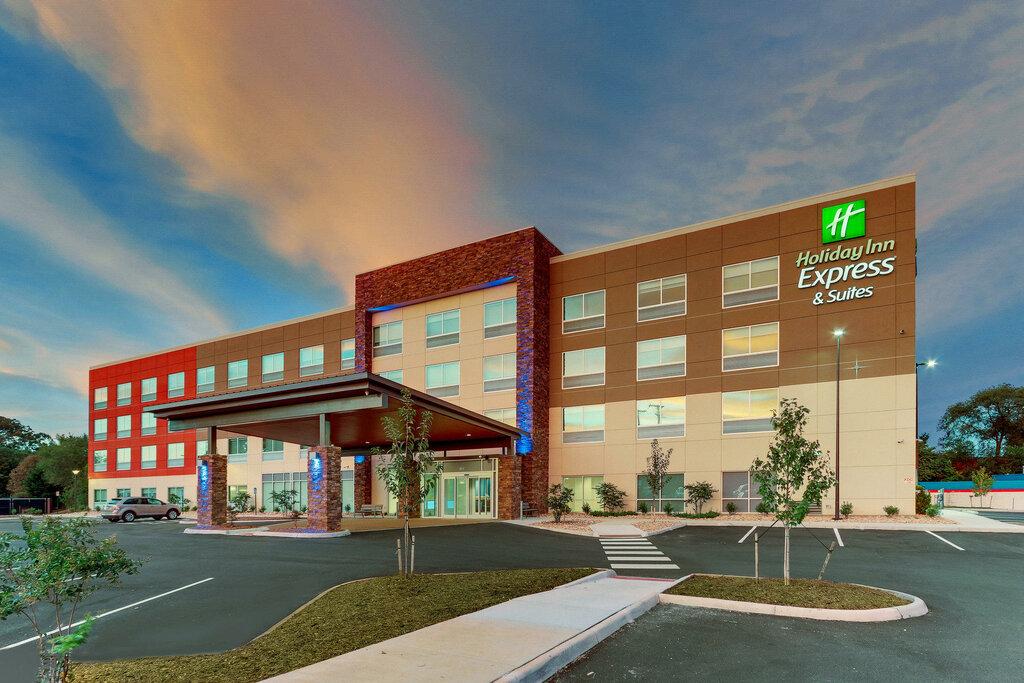 Holiday Inn Express & Suites Roanoke-Civic Center By IHG