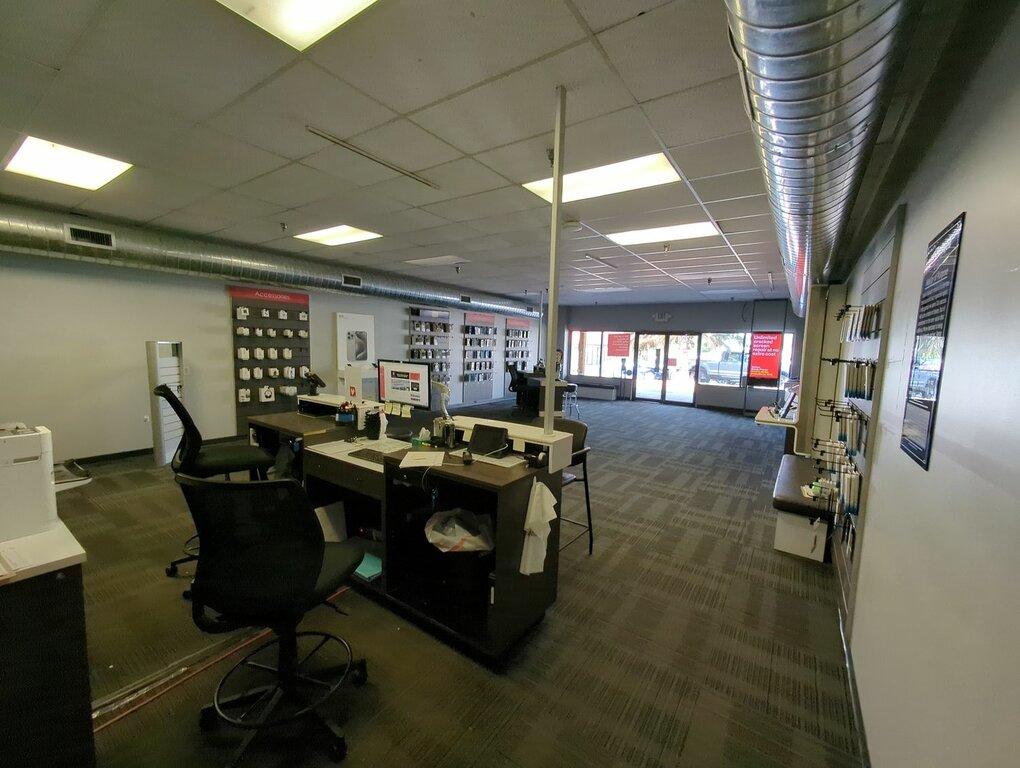 Russell Cellular-Verizon Authorized Retailer