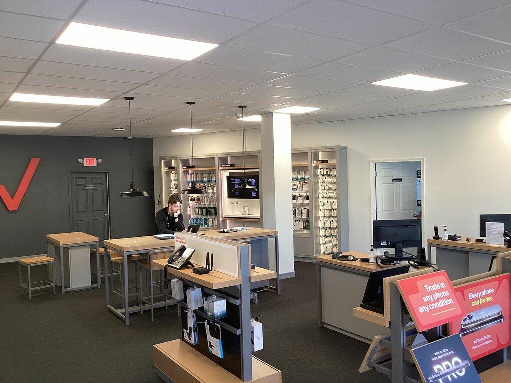 Russell Cellular-Verizon Authorized Retailer