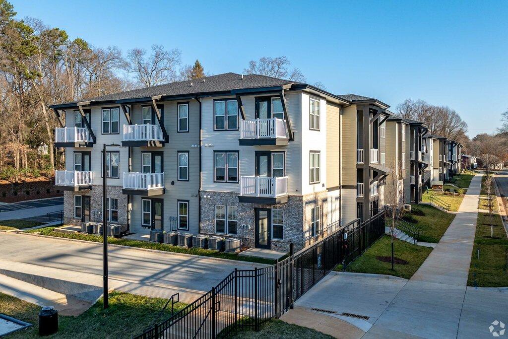 The Henry at North End Apartments