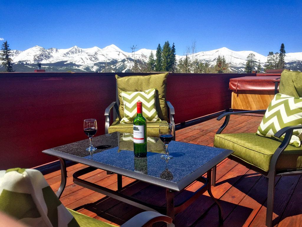 Summit Retreats, LLC