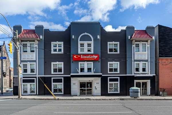 Econo Lodge Inn & Suites Downtown