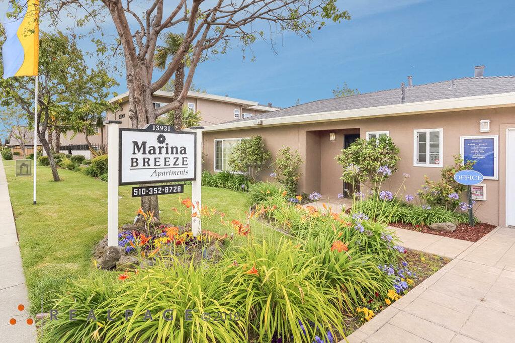 Marina Breeze Apartments