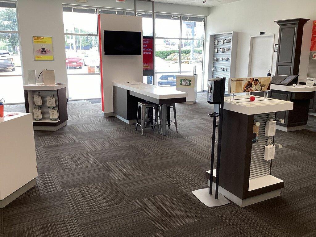 Russell Cellular-Verizon Authorized Retailer