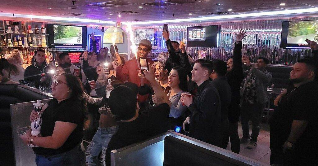 Bob's Lounge & Grill