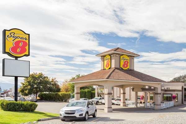 Super 8 by Wyndham Kelowna BC