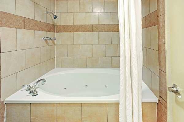 Super 8 by Wyndham Dallas East Near Fair Park/Downtown